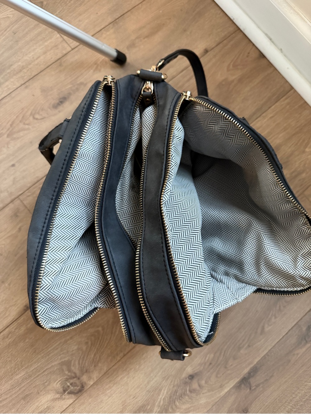 Gorgeous free people Logan vegan laser cut tote - Picture 4 of 12